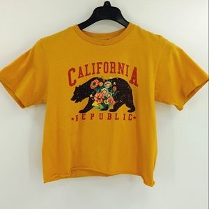 STUNNER California Crop T-Shirt Bear & Flowers Graphic Raw Rolled Hem Boho NWOT